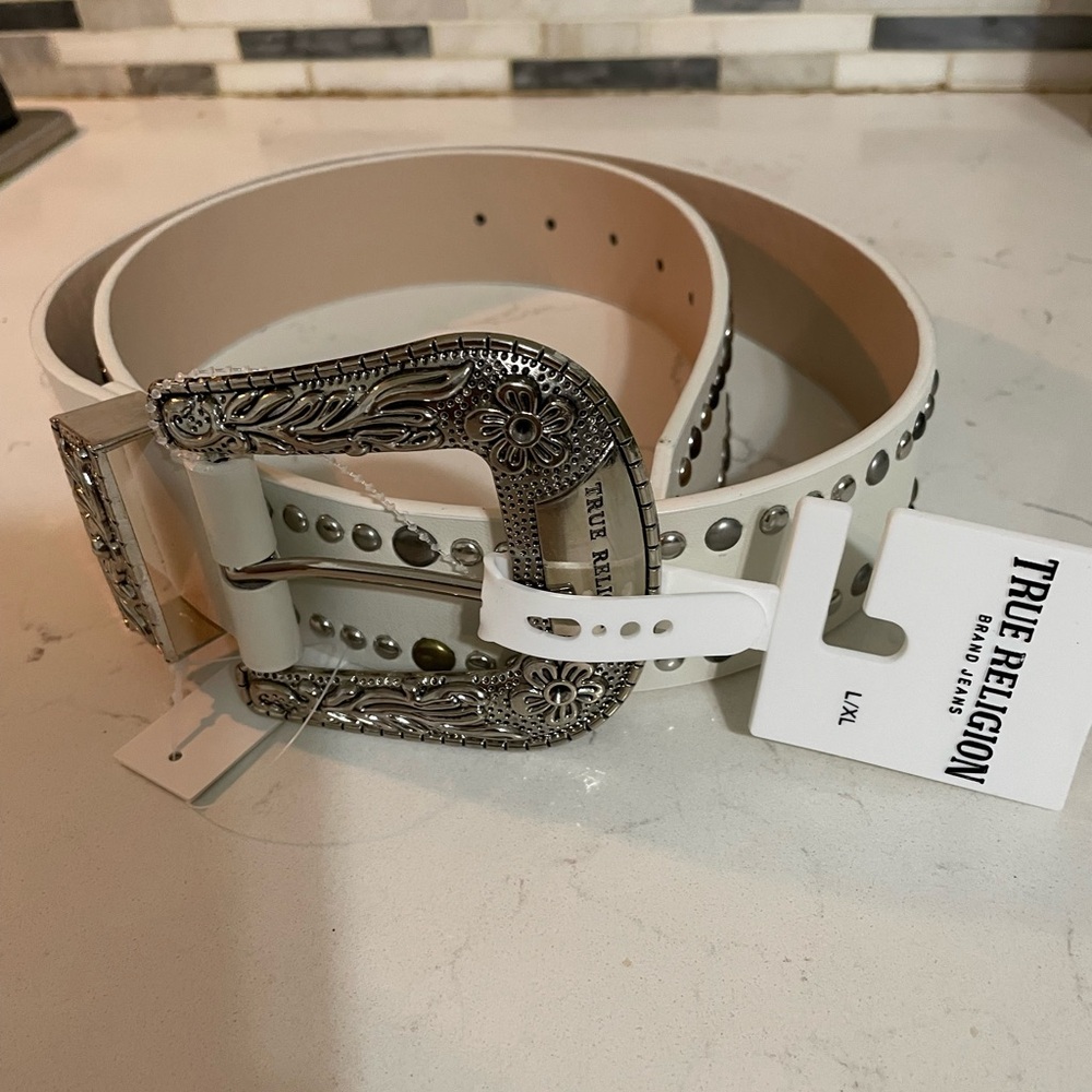True Religion Western studded White Equestrian Belt Silver Embossed Buckle
NWT